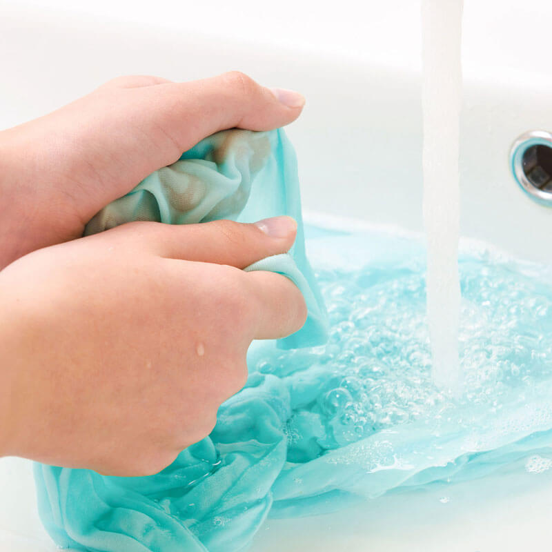 Zu welchem Zeitpunkt sollte Kleidung mit frischen Flecken gewaschen werden?